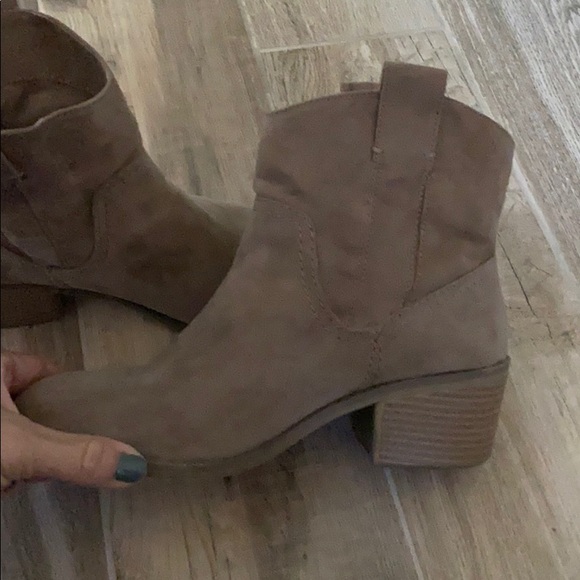 Merona Sz 8 Ankle Boots light Tan Faux Suede - Picture 6 of 8